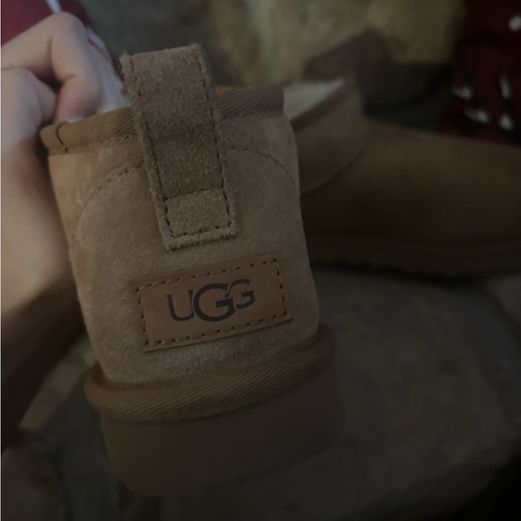 worn once uggs mini ultra in shade chestnut, size 7 ! read description. - Picture 4 of 6